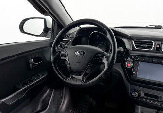 Подержанный автомобиль Kia Rio Sedan 2016 года (14 фото)