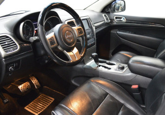 Подержанный автомобиль Jeep Grand Cherokee 2012 года (10 фото)