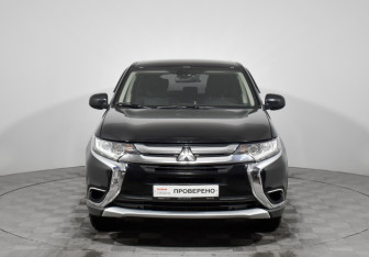 Подержанный автомобиль Mitsubishi Outlander 2018 года (2 фото)
