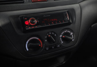 Подержанный автомобиль Mitsubishi Lancer Wagon 2007 года (13 фото)