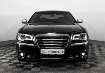 Подержанный автомобиль Chrysler 300C Sedan 2012 года (4 фото)