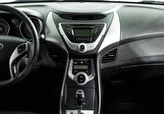 Подержанный автомобиль Hyundai Avante Sedan 2011 года (14 фото)