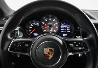 Подержанный автомобиль Porsche Macan 2014 года (19 фото)