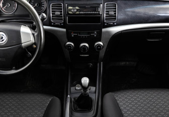 Подержанный автомобиль SsangYong Actyon 2013 года (11 фото)