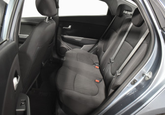 Подержанный автомобиль Kia Rio Sedan 2015 года (10 фото)