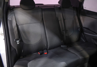 Подержанный автомобиль Hyundai Solaris Sedan 2013 года (18 фото)
