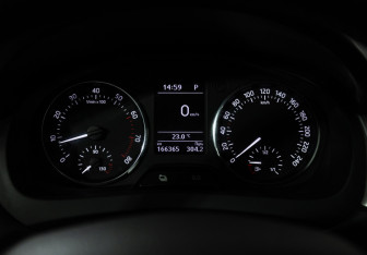 Подержанный автомобиль Skoda Rapid Liftback 2014 года (12 фото)
