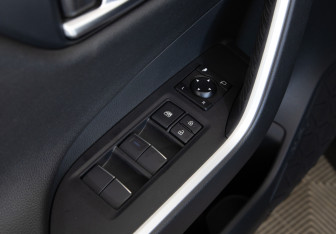 Подержанный автомобиль Toyota RAV4 2020 года (18 фото)