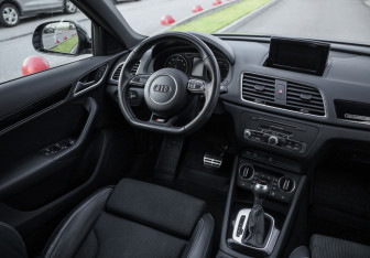 Подержанный автомобиль Audi Q3 2017 года (12 фото)