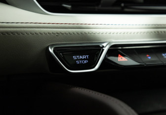 Подержанный автомобиль Geely Monjaro 2023 года (24 фото)