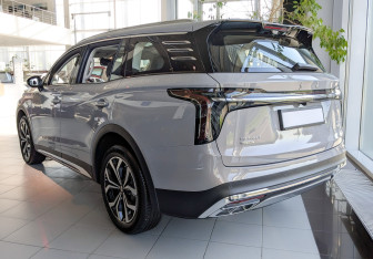 Новый Hongqi HS7 2025 (3 фото)