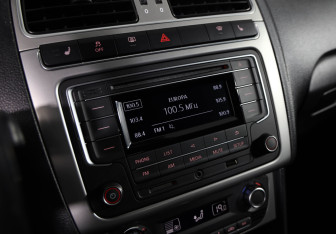 Подержанный автомобиль Volkswagen Polo Sedan 2017 года (14 фото)