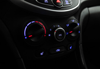 Подержанный автомобиль Hyundai Solaris Sedan 2012 года (15 фото)