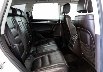 Подержанный автомобиль Volkswagen Touareg 2012 года (21 фото)
