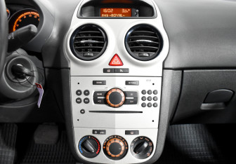 Подержанный автомобиль Opel Corsa 2008 года (16 фото)