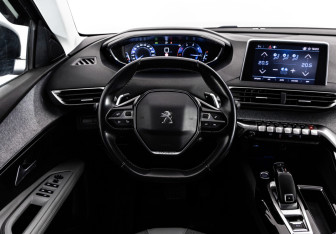Подержанный автомобиль Peugeot 5008 Suv 2020 года (12 фото)