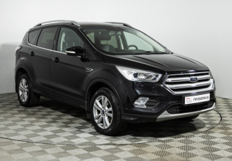 Подержанный автомобиль Ford Kuga 2018 года (3 фото)