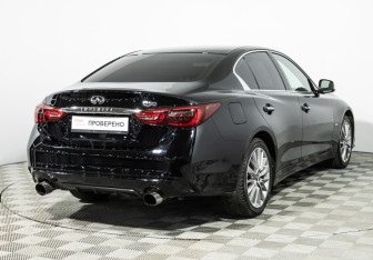 Подержанный автомобиль Infiniti Q50 2017 года (5 фото)