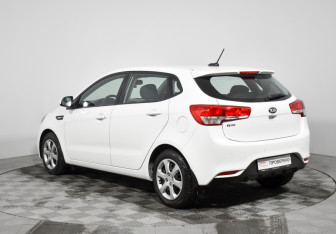 Подержанный автомобиль Kia Rio Hatchback 2017 года (7 фото)