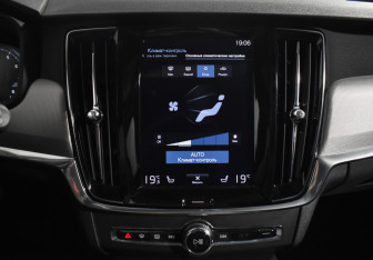 Подержанный автомобиль Volvo V90 Cross Country 2017 года (17 фото)