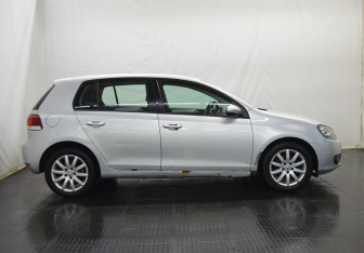 Подержанный автомобиль Volkswagen Golf Hatchback 2011 года (4 фото)