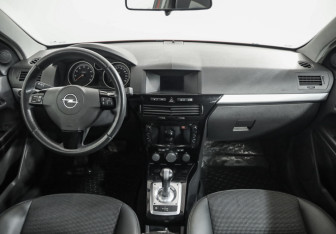 Подержанный автомобиль Opel Astra Hatchback 2007 года (10 фото)