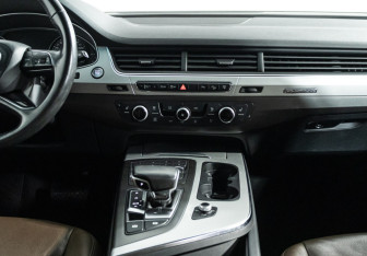 Подержанный автомобиль Audi Q7 2017 года (14 фото)