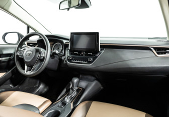 Подержанный автомобиль Toyota Corolla Sedan 2021 года (9 фото)