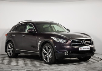 Подержанный автомобиль Infiniti QX70 2016 года (3 фото)