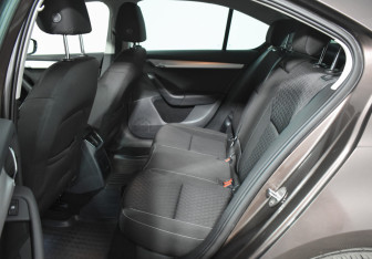 Подержанный автомобиль Skoda Octavia Liftback 2016 года (11 фото)