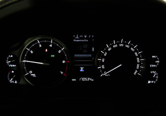 Подержанный автомобиль Toyota Land Cruiser Suv 2015 года (20 фото)