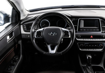 Подержанный автомобиль Hyundai Sonata 2019 года (12 фото)