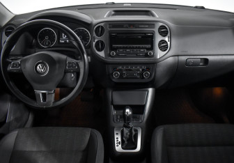 Подержанный автомобиль Volkswagen Tiguan 2015 года (15 фото)