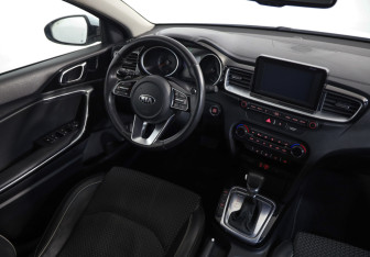 Подержанный автомобиль Kia Ceed Hatchback 2018 года (8 фото)