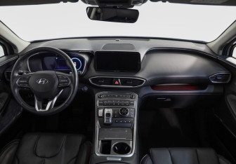 Подержанный автомобиль Hyundai Santa Fe 2021 года (9 фото)