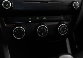 Подержанный автомобиль Skoda Octavia Liftback 2015 года (12 фото)