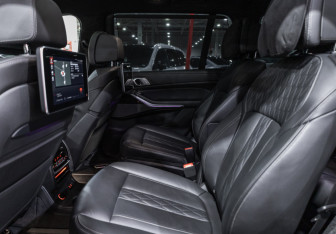 Подержанный автомобиль BMW X7 2020 года (16 фото)