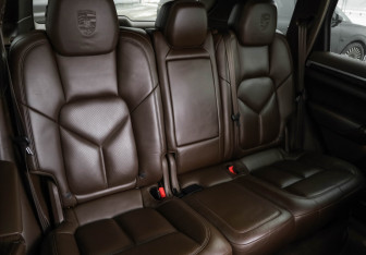 Подержанный автомобиль Porsche Cayenne 2014 года (34 фото)