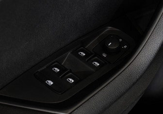 Подержанный автомобиль Skoda Karoq 2020 года (17 фото)