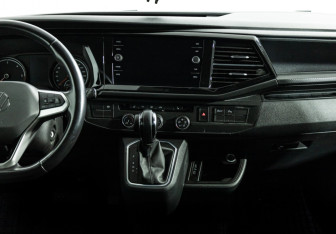 Подержанный автомобиль Volkswagen Multivan 2021 года (14 фото)