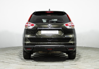 Подержанный автомобиль Nissan X-Trail 2017 года (6 фото)