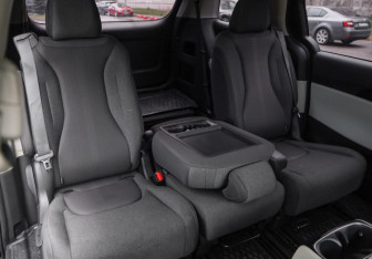 Подержанный автомобиль Kia Carnival 2021 года (25 фото)