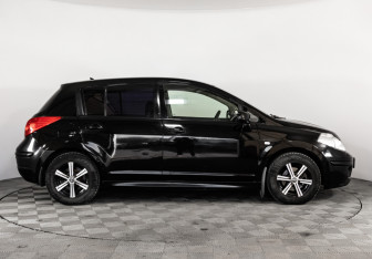 Подержанный автомобиль Nissan Tiida Hatchback 2010 года (4 фото)