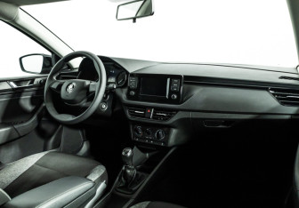 Подержанный автомобиль Skoda Rapid Liftback 2020 года (9 фото)