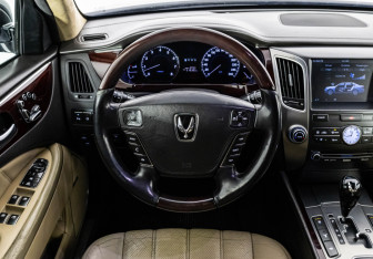 Подержанный автомобиль Hyundai Equus 2012 года (13 фото)