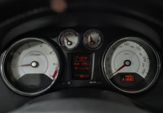 Подержанный автомобиль Peugeot 308 Hatchback 2011 года (12 фото)