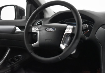Подержанный автомобиль Ford Mondeo Sedan 2011 года (16 фото)