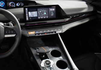 Подержанный автомобиль Changan UNI-V 2024 года (17 фото)