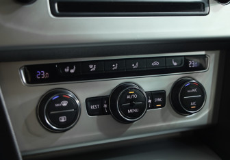 Подержанный автомобиль Volkswagen Passat Wagon 2016 года (14 фото)