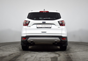 Подержанный автомобиль Ford Kuga 2016 года (6 фото)